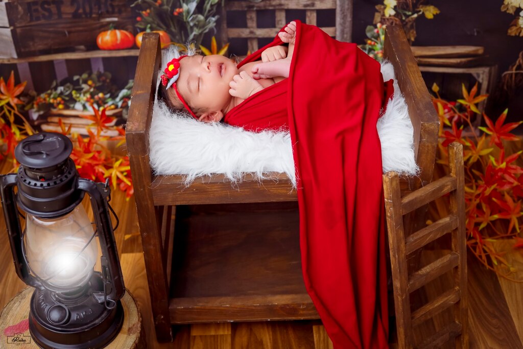 Newborn Cot With Red Wrapping Setup 123